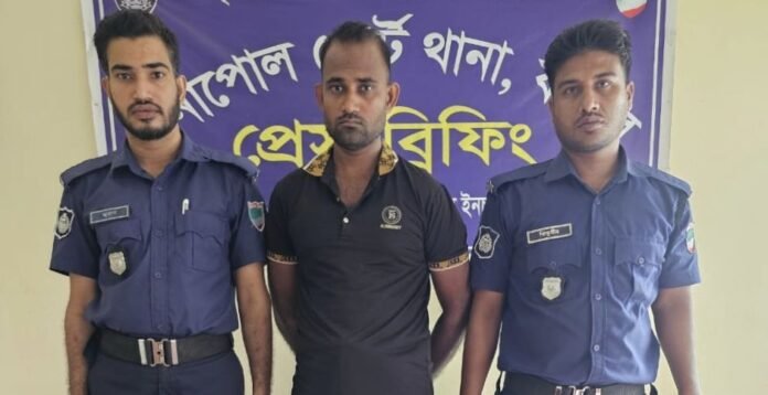 বেনাপোলে পুলিশের অভিযানে হেরোইনসহ ছবি~2