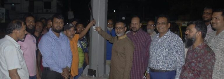 যশোর শহরে আধুনিক আলোকসজ্জা:বিভিন্ন মোড়ে মিনি টাওয়ার লাইটের উদ্বোধন 