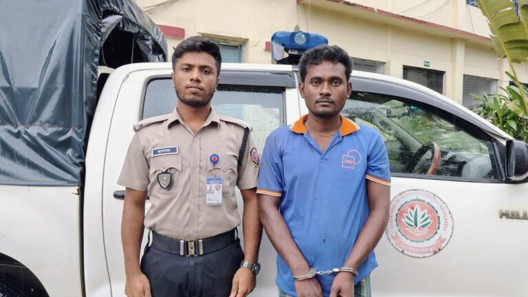 যশোর চৌগাছা ও চুড়ামনকাটিতে মাদকবিরোধী অভিযানে গাঁজা-অ্যালকোহলসহ দুইজন গ্রেফতার, এক জন পলাতক