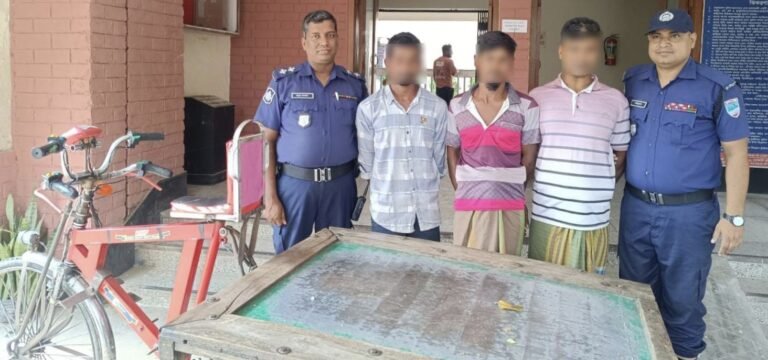 যশোরে ভ্যানচালক মাসুম বিল্লাল হত্যা:তিন আসামি গ্রেপ্তার, উদ্ধার ব্যাটারিচালিত ভ্যান