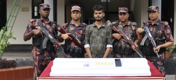 যশোরে ৬টি স্বর্ণের বারসহ যুবক আটক