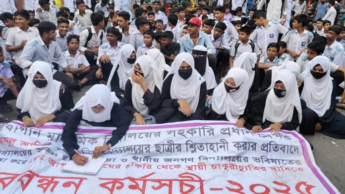 শার্শায় শিক্ষক কর্তৃক নারী শিক্ষার্থীকে শ্লীলতাহানির অভিযোগে মানববন্ধন ছবি