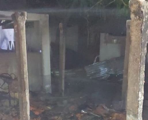 যশোর চৌগাছায় গোয়ালঘরে আগুন,তিন গরু পুড়ে মারা গেছে