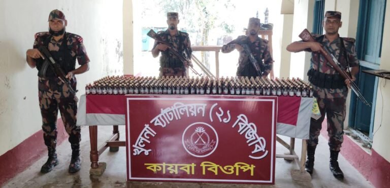 খুলনায় ৩৮৯ বোতল ভারতীয় কোডিন সিরাপ আটক করেছে বিজিবি