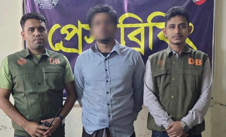 যশোরে অবৈধ ভিও আইপি ব্যবসার অভিযোগে ডিবির অভিযানে একজনক গ্রেফতার