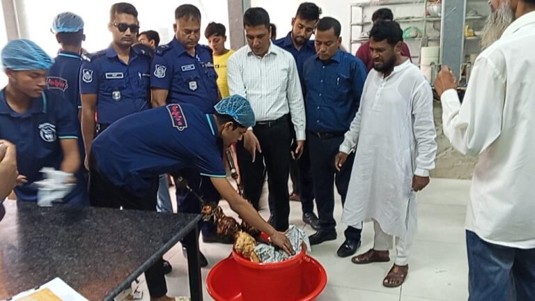 যশোরে পঁচা বাসি খাবার বিক্রি:যশোরে অভিজাত রেস্তোরাঁ পাঁচ ফোড়নে লাখ টাকা জরিমানা