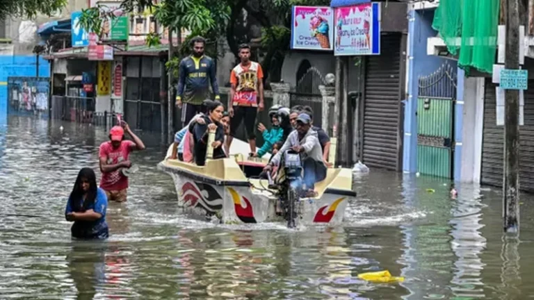 শ্রীলঙ্কায় জরুরি অবস্থা জারি, ১৩২ জনের মৃত্যু