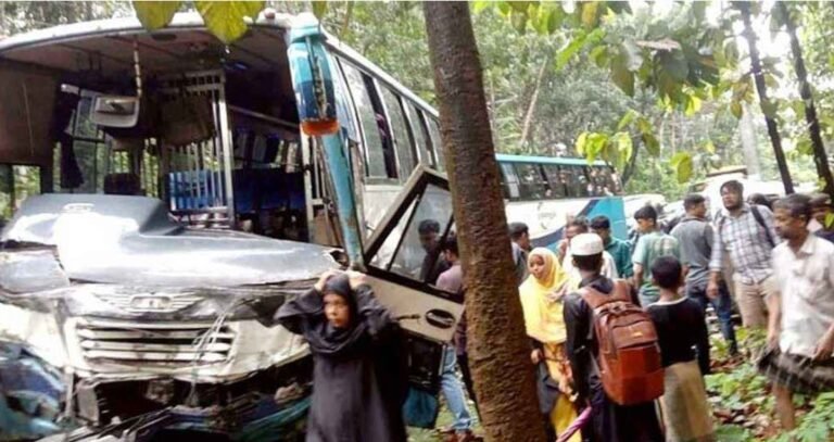 কক্সবাজারে বাস-মাইক্রোবাস সংঘর্ষ, একই পরিবারের ৫ জন নিহত