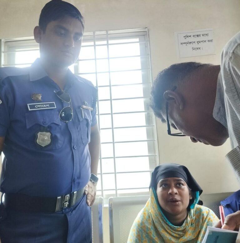 নারী পকেটমার আটক যশোর জেনারেল হাসপাতালে