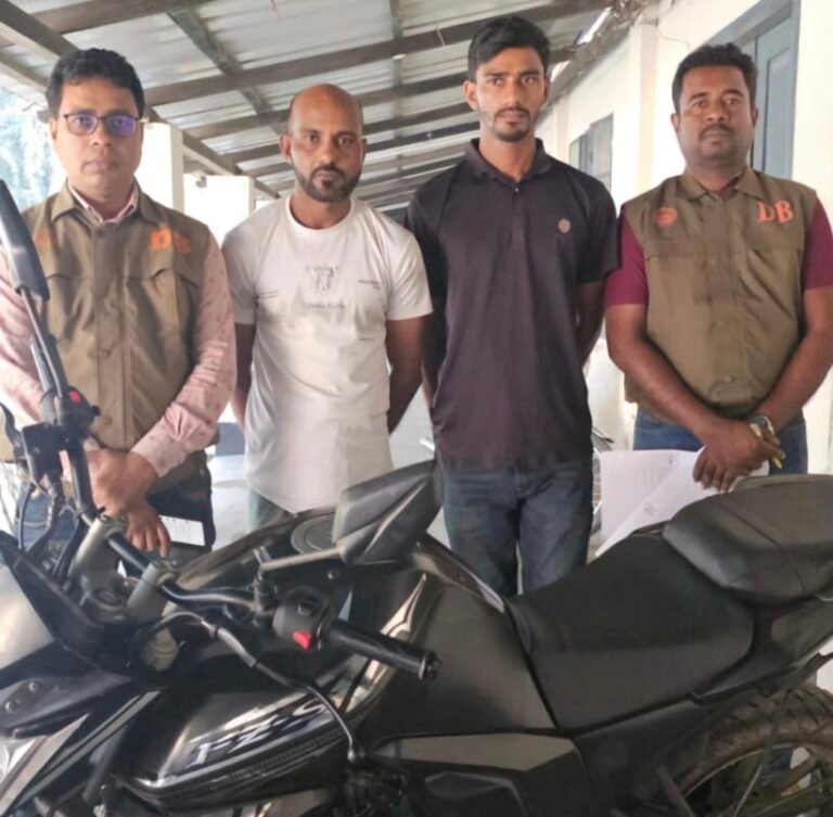 যশোর কেশবপুর থেকে চুরি যাওয়া মোটরসাইকেল সাতক্ষীরায় উদ্ধার, সংঘবদ্ধ চোর চক্রের দুই সদস্য গ্রেফতার