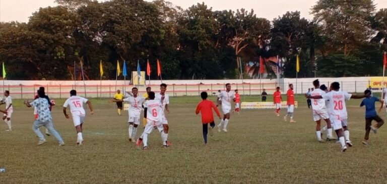 যশোর জেলা প্রশাসক গোল্ডকাপ ফুটবল টুর্নামেন্টে অভয়নগর কে হারিয়ে চৌগাছা ফাইনালে