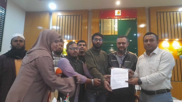 যশোরে ‘হিজাব ইস্যুতে শিক্ষার্থী ভর্তি নেয়নি উদীচীর অক্ষর স্কুল