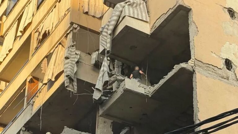 লেবাননে ইসরাইলি হামলায় হিজবুল্লাহর শীর্ষ কর্মকর্তাসহ নিহত ৫