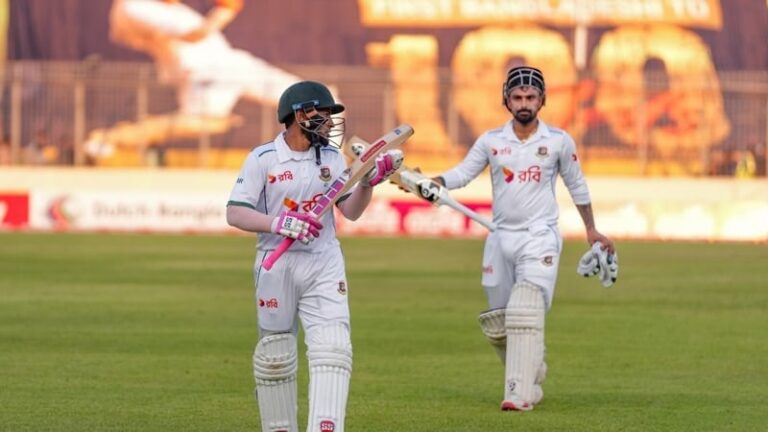 শততম টেস্টে সেঞ্চুরির পর ফিরলেন মুশফিক