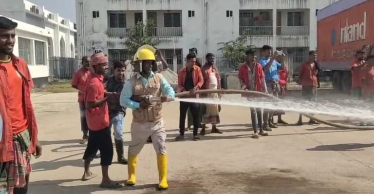 বেনাপোলে দুর্ঘটনা’ প্রতিরোধে অগ্নিনির্বাপন মহড়া অনুষ্ঠিত
