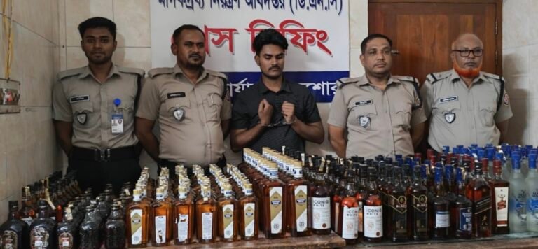 যশোরে ২৬৫ বোতল বিদেশি মদসহ যুবক গ্রেফতার