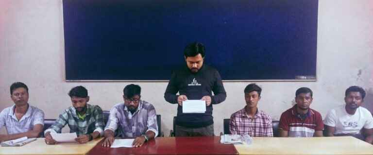 যশোরে বিদেশে পাঠানোর নামে প্রতারণা  প্রেসক্লাব যশোরে সংবাদ সম্মেলন