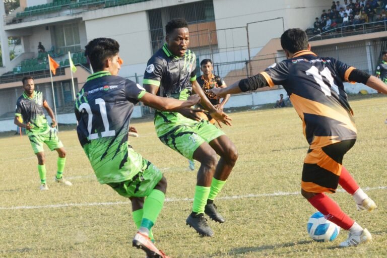 তরিকুল ইসলাম স্মৃতি ফুটবল টুর্নামেন্টের প্রথম সেমিফাইনালে কাশিমপুরকে ৩-০ গোলে হারিয়ে ফাইনালে উপশহর