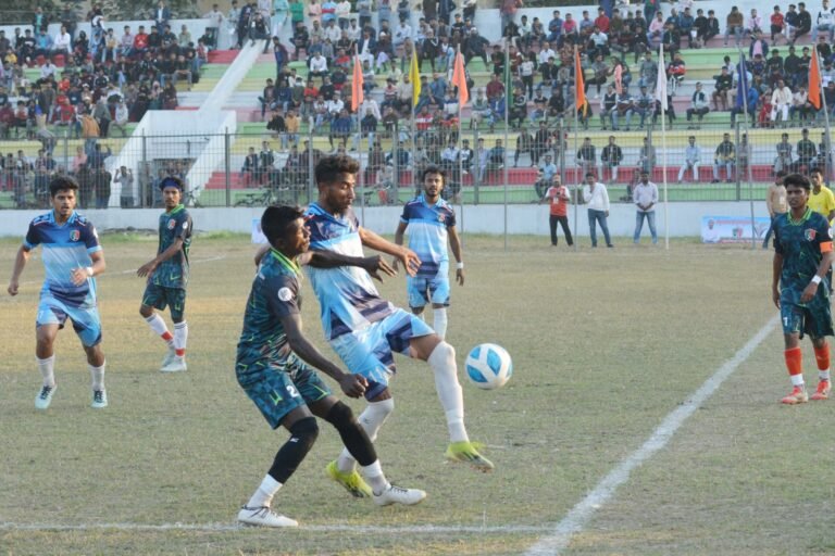 যশোরে তরিকুল ইসলাম স্মৃতি আন্ত:ইউনিয়ন ফুটবল টুর্নামেন্টের ফাইনালে নওয়াপাড়া