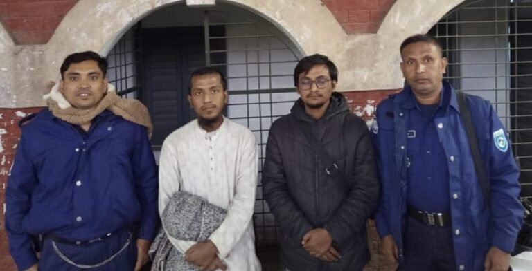 যশোরে আত্মগোপনে থাকা বিশ্ববিদ্যালয় শিক্ষার্থী উদ্ধার, সাঘাটা থানায় হস্তান্তর