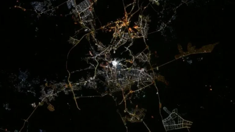 মহাকাশ থেকে তোলা ছবিতে জ্বলজ্বল করছে পবিত্র কাবা শরিফ