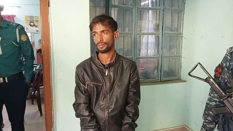 খুলনার শীর্ষ সন্ত্রাসী চিংড়ি পলাশ যশোরে র‍্যাবের হাতে গ্রেফতার