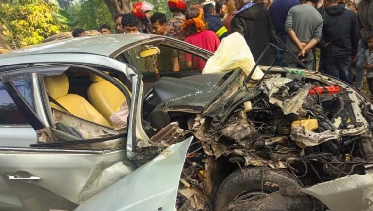 ঝিকরগাছায় নছিমন–প্রাইভেটকার মুখোমুখি সংঘর্ষে আহত ৩ গরু ব্যবসায়ী