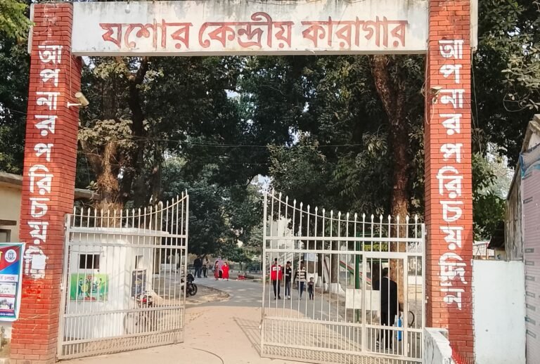 মায়ের কাছে চাকু ঠেকিয়ে টাকা আদায়ের চেষ্টা, মাদকাসক্ত ছেলে কারাগারে