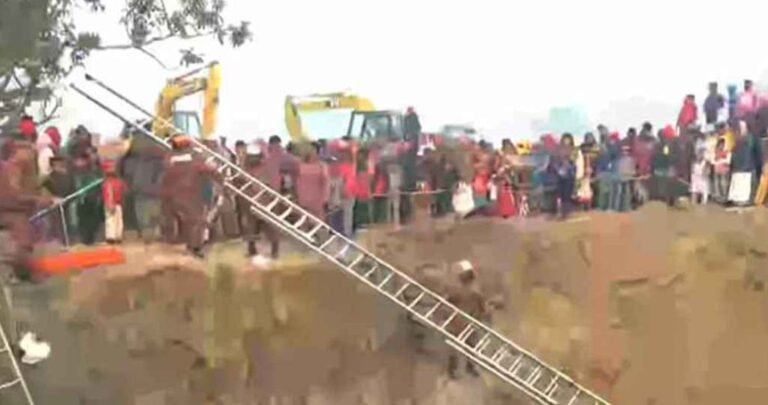 শিশু সাজিদকে উদ্ধারে ৪০ ফুট গর্ত থেকে খোঁড়া হচ্ছে সুড়ঙ্গ