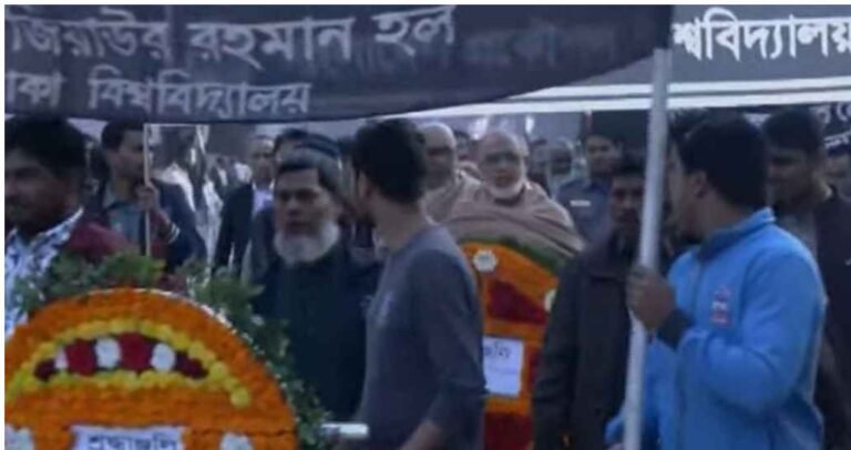 জাতির শ্রেষ্ঠ সন্তানদের স্মরণে বুদ্ধিজীবী স্মৃতিসৌধে মানুষের ঢল