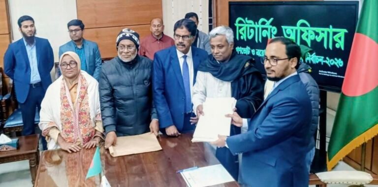 পিতার কবর জিয়ারত করে যশোর-৩ আসনে মনোনয়ন জমা দিলেন বিএনপির অনিন্দ্য ইসলাম অমিত