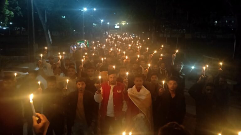 ওসমান হাদীর স্মরণে এমএম কলেজ ছাত্রদলের মোমবাতি প্রজ্বলন ও মৌন মিছিল