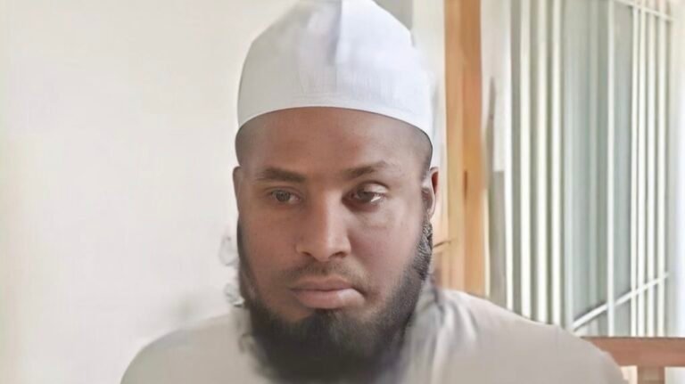 যশোরে আসামি জামিনে বেরিয়ে মাদ্রাসা শিক্ষককে মারধরের অভিযোগ