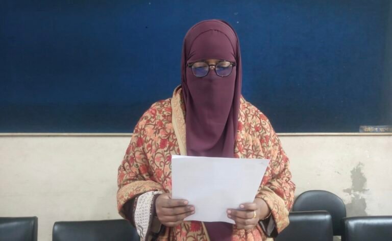 যশোরে সাবেক স্বামীর বিরুদ্ধে স্ত্রীর সংবাদ সম্মেলন 