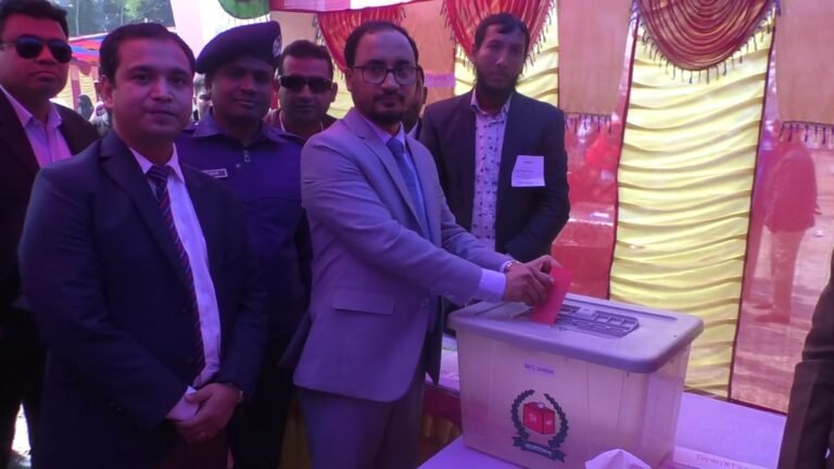 যশোর রাজগঞ্জে গণভোটে সচেতনতা বাড়াতে উৎসবমুখর মক ভোটিং