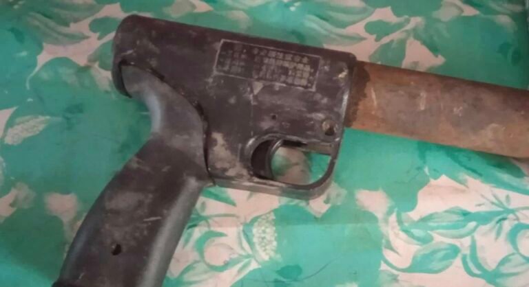 যশোরে নদীর পাড় থেকে পরিত্যক্ত অবস্থায় দেশীয় পিস্তল উদ্ধার
