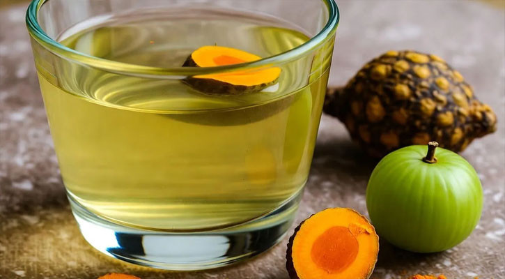 স্বাস্থ্যের জন্য হলুদ পানি: প্রাকৃতিক উপকারের বিস্ময়