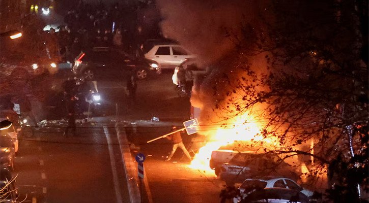 ইরানে সরকারবিরোধী বিক্ষোভে নিহত অন্তত ২০০০