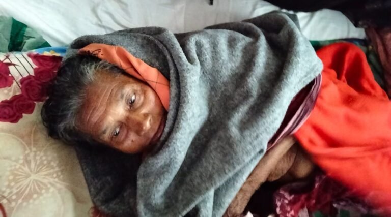 আগুন পোহাতে গিয়ে দগ্ধ বৃদ্ধা, যশোর হাসপাতালে ভর্তি