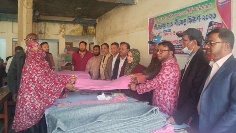 যশোরে শীতার্তদের মাঝে শীতবস্ত্র বিতরণ