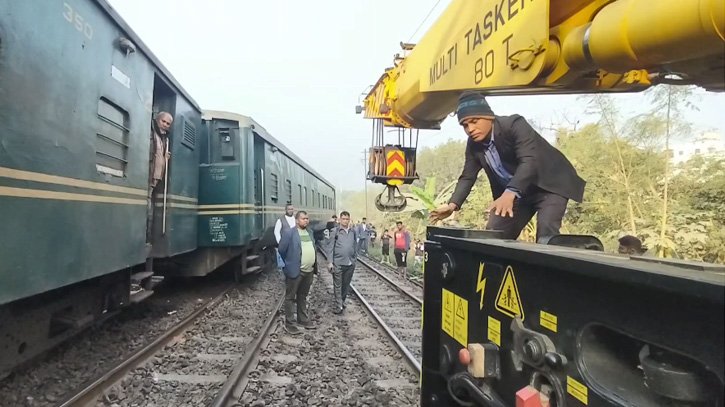 ঢাকা মেইলের বগি লাইনচ্যুত: ঢাকা-সিলেট-চট্টগ্রাম রুটে ট্রেন চলাচল বন্ধ