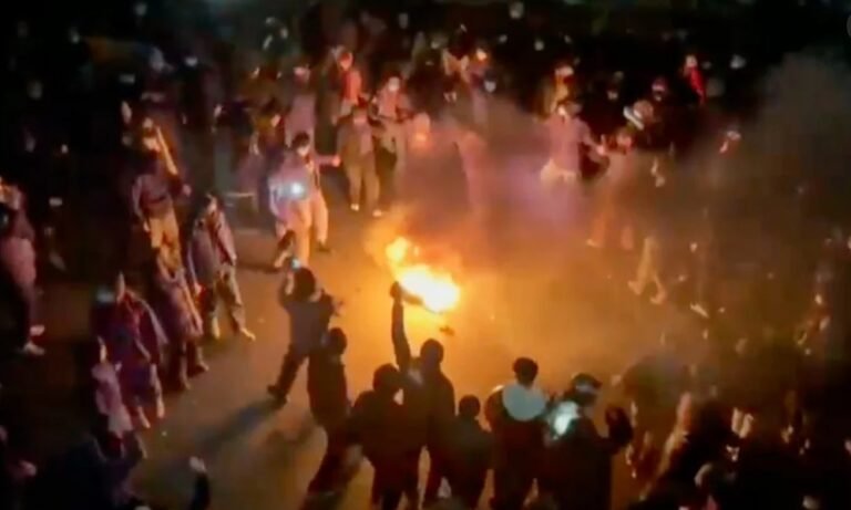 বিক্ষোভে উত্তাল ইরান, নিহত বেড়ে ৫৩৮