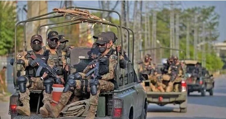 পাকিস্তানে একযোগে দুই ব্যাংক লুট ও পুলিশ স্টেশনে হামলা, নিহত ১২