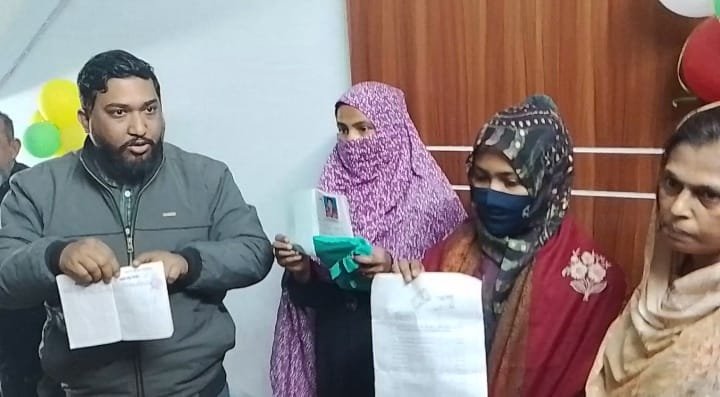 যশোরে অগ্রণী ব্যাংকের কর্মকর্তার বিরুদ্ধে কোটি টাকা আত্মসাতের অভিযোগ ব্যাংক ঘেরাও করে ভুক্তভোগীদের বিক্ষোভ, তদন্ত চলমান