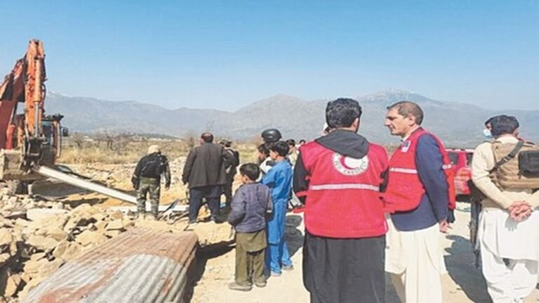 পাকিস্তানের বিমান হামলায় আফগানিস্তানে নিহত বেড়ে ৮০