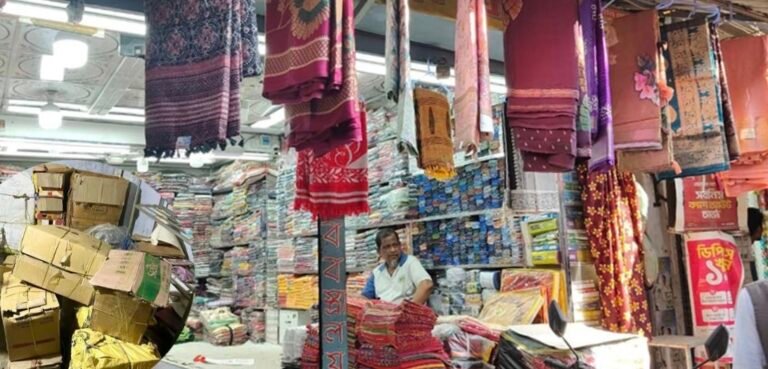 যশোরে শাড়ির ব্যবসার আড়ালে আতশবাজির কারবার, ৫ বস্তা ও ৫ কার্টুন জব্দ