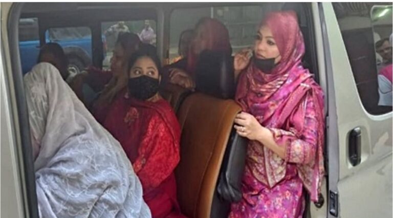 ধানমন্ডিতে ঝটিকা মিছিল, মহিলা আ. লীগের সাত নেতাকর্মী গ্রেফতার