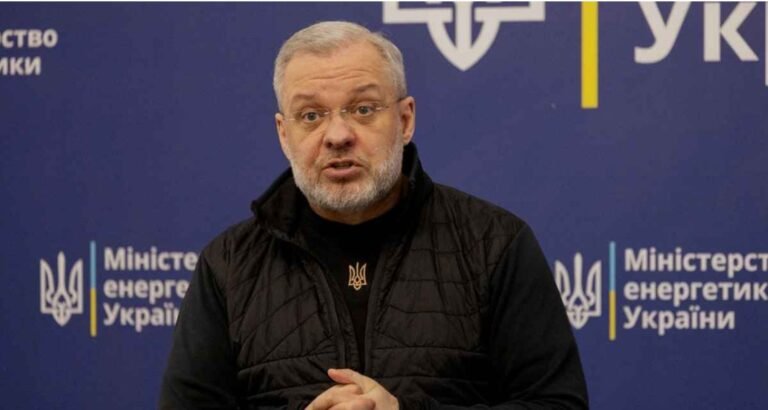 দেশ ছেড়ে পালানোর সময় গ্রেপ্তার ইউক্রেনের সাবেক জ্বালানিমন্ত্রী