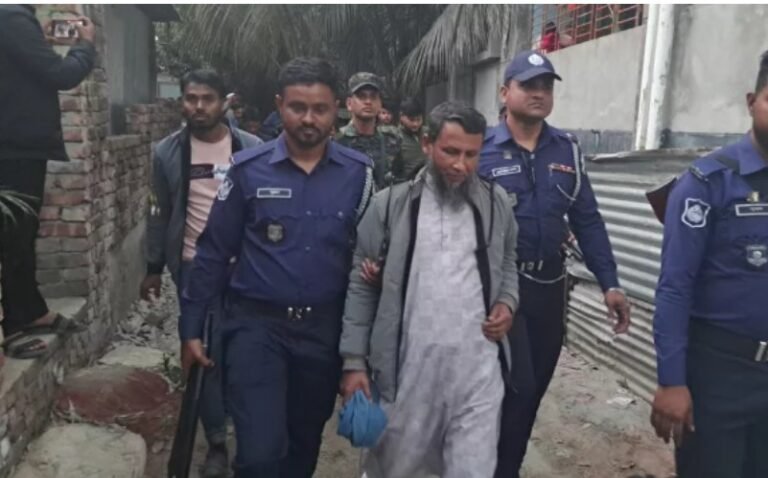 শরীয়তপুরে পোলিং অফিসারের কাছে মিলল ৭ লাখ টাকা, জামায়াত সংশ্লিষ্টতার অভিযোগ