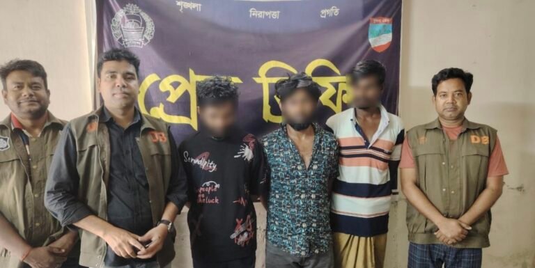 যশোরে অস্ত্র,খুন ও মাদক মামলার আসামি রুবেলসহ গ্রেফতার ৩